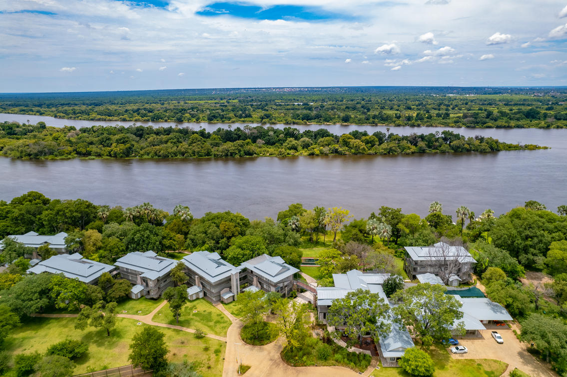 Unforgettable Luxury Safaris in Zimbabwe: A Journey into Wild Elegance